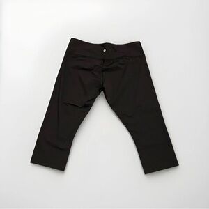 Black cropped Lululemon leggings women’s size 12.